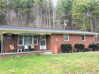 113 Shallow Creek Dr, Rosman, NC 28772