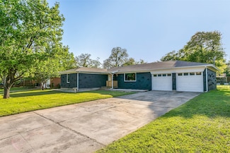425 Ridgecrest Dr, Hurst, TX 76053
