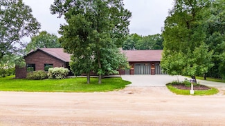 113 Country Club Rd, Devils Lake, ND 58301