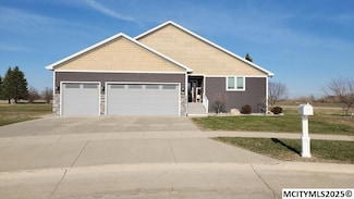 2708 Sunrise Ct, Mason City, IA 50401