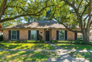 7715 Del Rey Ln, Houston, TX 77071
