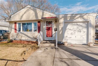 45 Sinclair Ave, Cranston, RI 02907