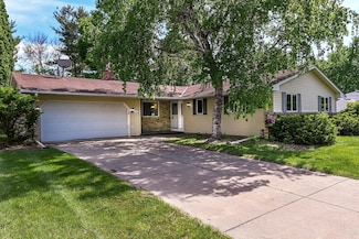 2101 Woods Ln, Burnsville, MN 55337