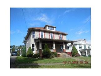 137 E Market St, Mercer, PA 16137