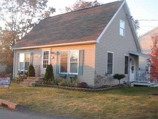 28 Guillotte St, Acushnet, MA 02743
