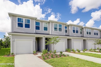 566 Holly Lakes Dr, Orange Park, FL 32073