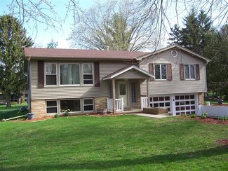 W9530 Skogen Rd, Cambridge, WI 53523