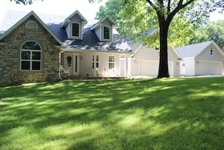635 Ranchview Rd, Ridgedale, MO 65739