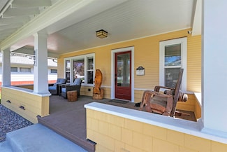 802 S 3rd St, Hamilton, MT 59840