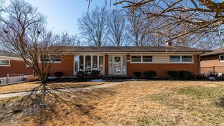8823 Red Oak Dr, Saint Louis, MO 63126