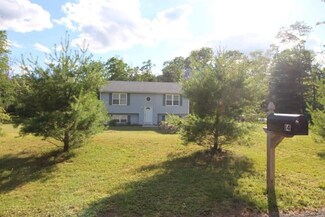 14 Boxwood Dr, West Kingston, RI 02892