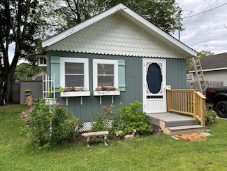 28 1st St, Madison, CT 06443
