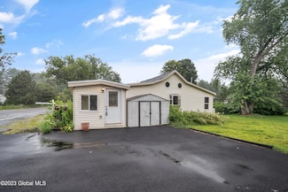 386 W Maple St, Corinth, NY 12822