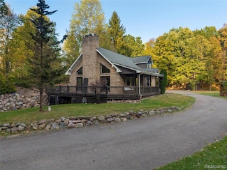 2631 Lakeville Rd, Oxford, MI 48370