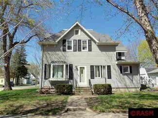101 W 1st St, Hanska, MN 56041