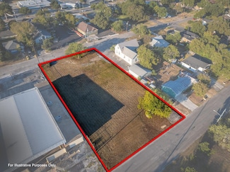 515 E Donegan St, Seguin, TX 78155