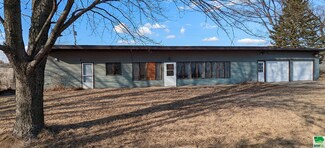 4450 125th St, Washta, IA 51061