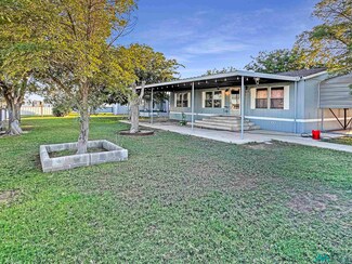 13927 N Shady Ln, Hobbs, NM 88242