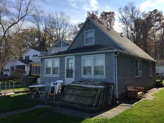 714 S Shore Dr, Culver, IN 46511