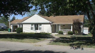 321 S Sycamore St, Genoa, IL 60135