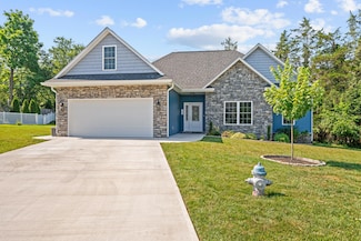 7947 Carriage Park Dr, Roanoke, VA 24019