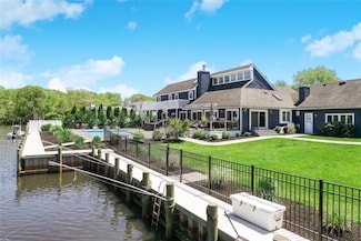 7 Buscher Ct, Brookhaven, NY 11719