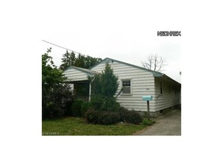 233 S Hazelwood Ave, Youngstown, OH 44509