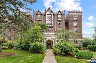 100 E Palisade Ave Unit D42, Englewood, NJ 07631