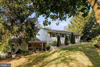 13568 Grant Shook Rd, Greencastle, PA 17225