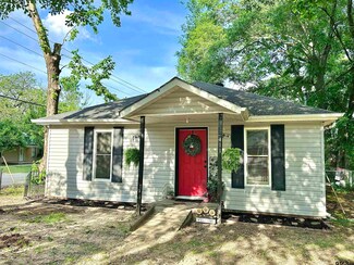 411 N Henry St, Lindale, TX 75771
