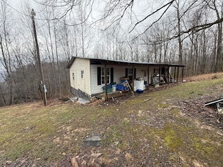 2462 Amos Ridge Rd, Frenchburg, KY 40322