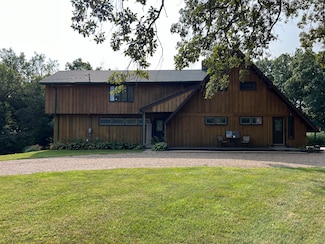 532 E Lacy St, Marshall, MO 65340