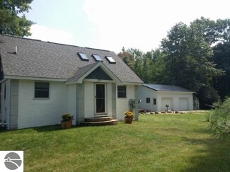 7296 N Lumberjack Rd, Riverdale, MI 48877
