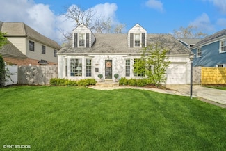 1052 Briarwood Ln, Northbrook, IL 60062