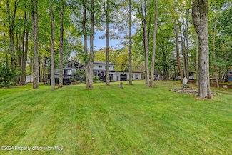 1194 Pocono Dr, Gouldsboro, PA 18424