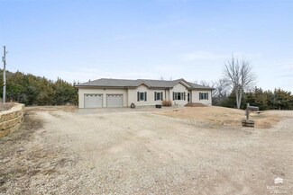 7208 Hackberry Cir, Manhattan, KS 66503