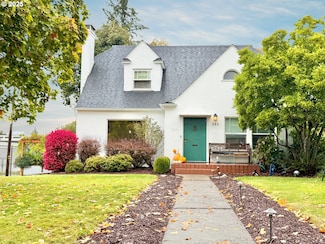 342 W Chapman Ave, Roseburg, OR 97470