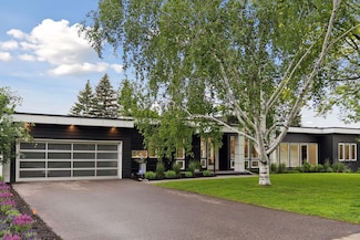 209 Westwood Dr N, Golden Valley, MN 55422