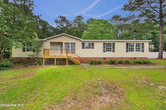 545 Groves Point Dr, Hampstead, NC 28443