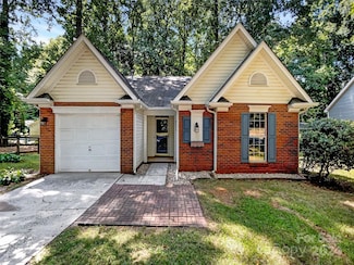 8405 Cullingford Ln, Charlotte, NC 28216