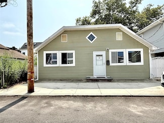 14 Center Place, Staten Island, NY 10306