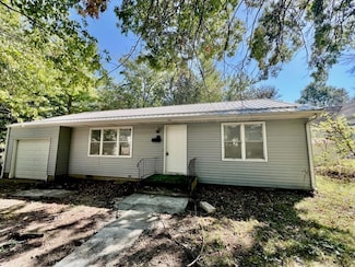 105 N Hughes St, Windsor, MO 65360