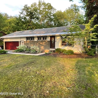 129 Okara Dr, Schenectady, NY 12303