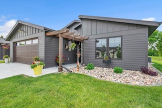 1566 Blaine's Way, Spirit Lake, IA 51360