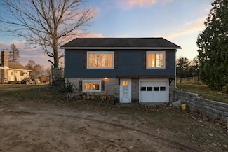 379 W Main St, Pinckney, MI 48169