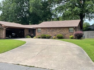 812 S Vine St, Stuttgart, AR 72160