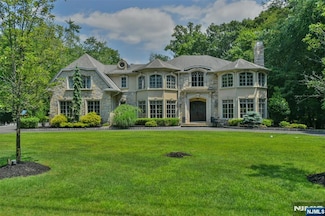 67 Old Chimney Rd, Upper Saddle River, NJ 07458
