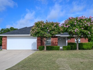 1705 N Cates St, Decatur, TX 76234