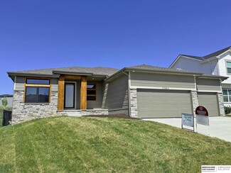17660 Weber St, Bennington, NE 68007