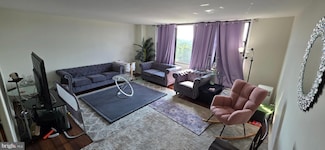 4600 Duke St Unit 1102, Alexandria, VA 22304